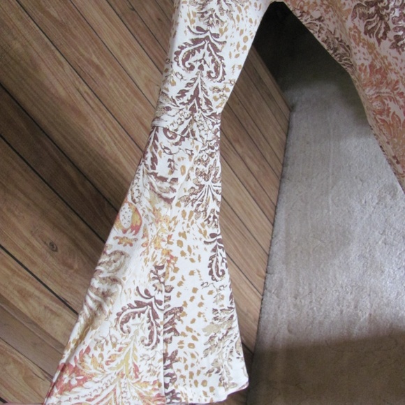 RODEO FOX HIGH LOW DRESS WITH BELL SLEEVES BRAND - Picture 3 of 6